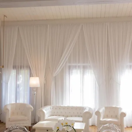 Bed & Breakfast La Personala 4*